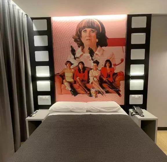 Habitación Estándar, Paula Films Collection