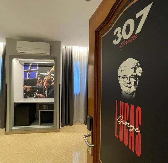 اتاق استاندارد چهار تخته, Paula Films Collection