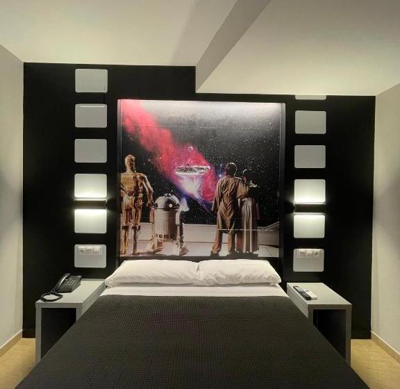 اتاق استاندارد چهار تخته, Paula Films Collection