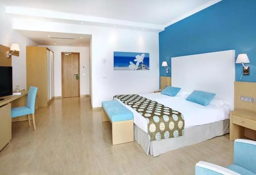 اتاق سوپریور با چشم‌انداز دریا, Universal Hotel Marqués