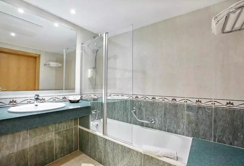 اتاق سوپریور با چشم‌انداز دریا, Universal Hotel Marqués