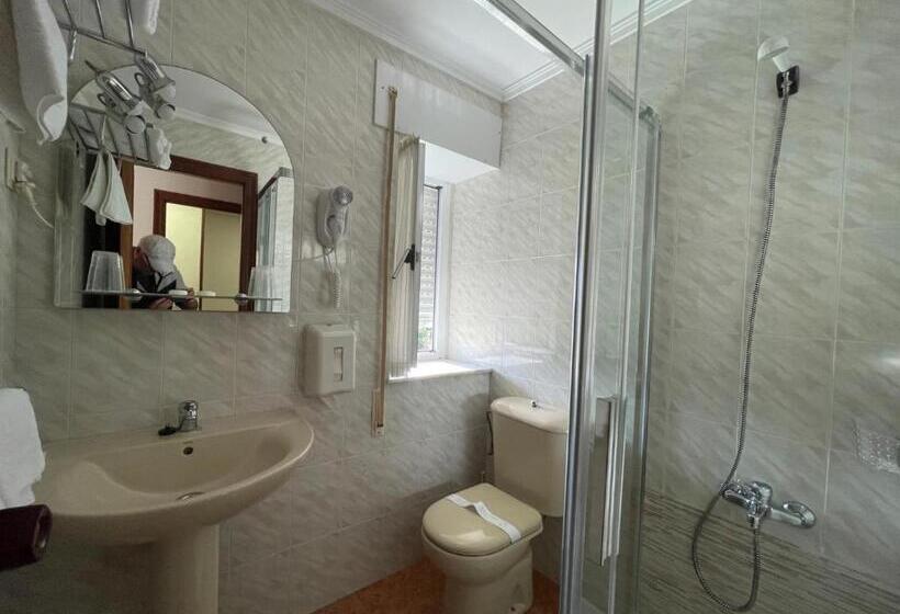 اتاق استاندارد با چشم‌انداز باغ, Luarca Zabala