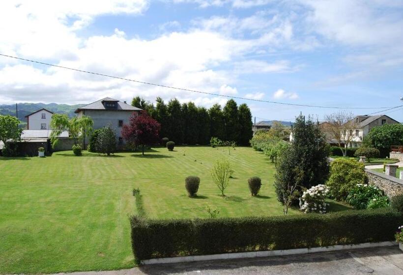 اتاق استاندارد با چشم‌انداز باغ, Luarca Zabala