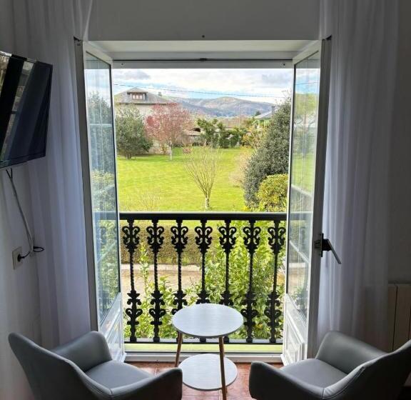 اتاق استاندارد با بالکن, Luarca Zabala