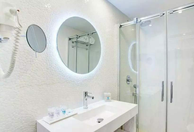 اتاق اساندارد با چشم‌انداز جانبی به دریا, The Sea Hotel By Grupotel   Adults Only