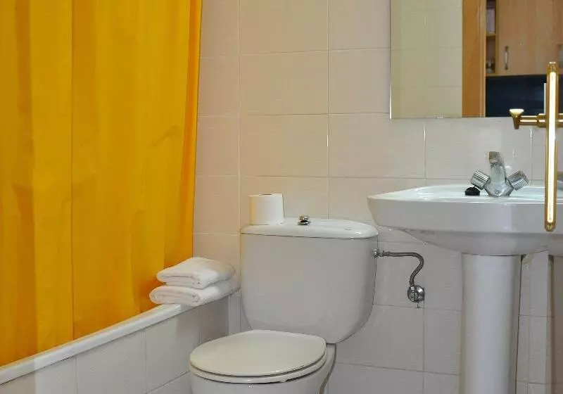 استودیوی استاندارد, Aparthotel Safari