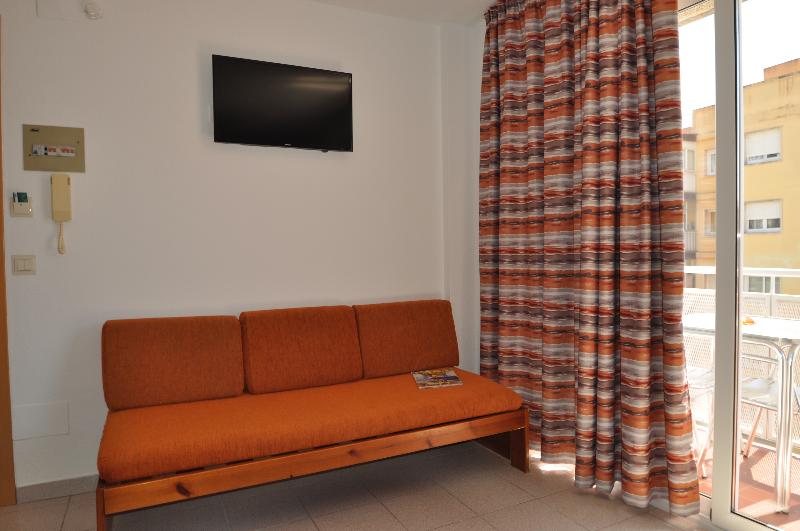 إستوديو قياسى, Aparthotel Safari