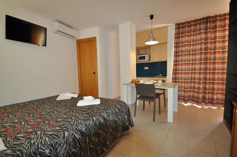 استودیوی استاندارد, Aparthotel Safari