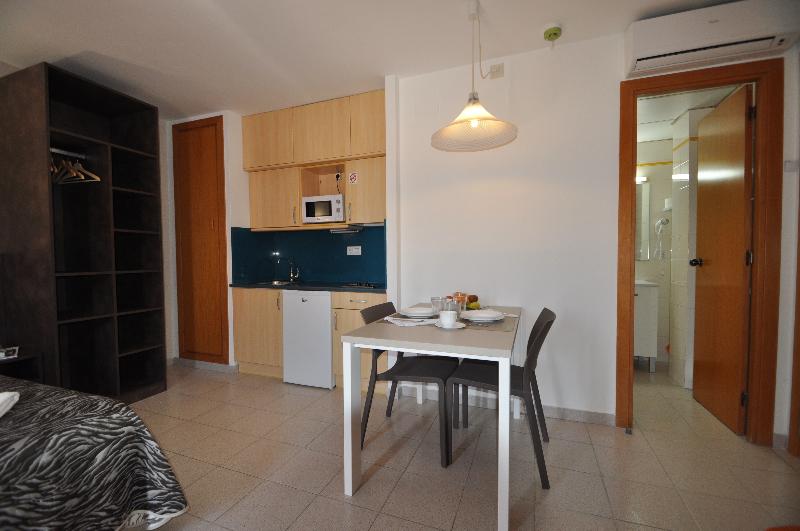 إستوديو قياسى, Aparthotel Safari