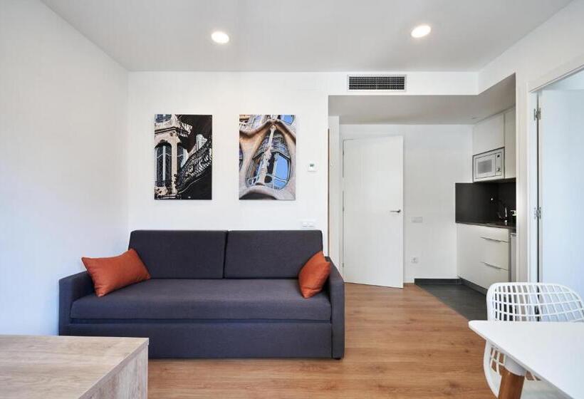 ファミリーステューディオ, Aparthotel Augusta