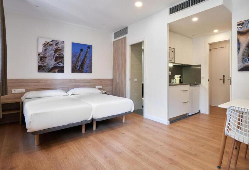 ファミリーステューディオ, Aparthotel Augusta