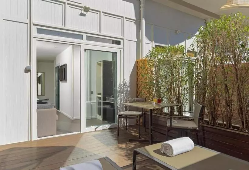 Standard Triple Room with Terrace, Boutique Hotel H10 Catalunya Plaza