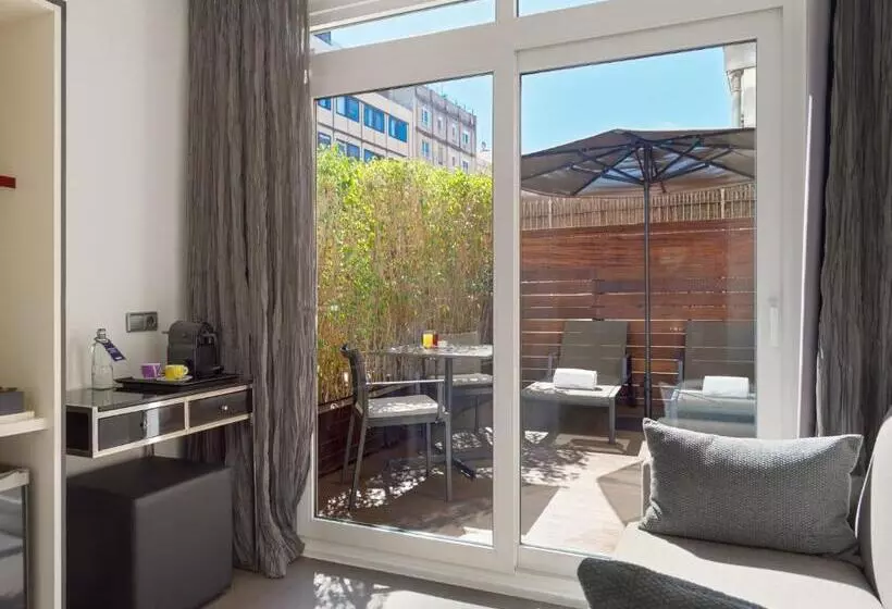 Standard Triple Room with Terrace, Boutique Hotel H10 Catalunya Plaza