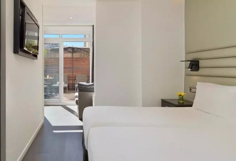 Standard Triple Room with Terrace, Boutique Hotel H10 Catalunya Plaza