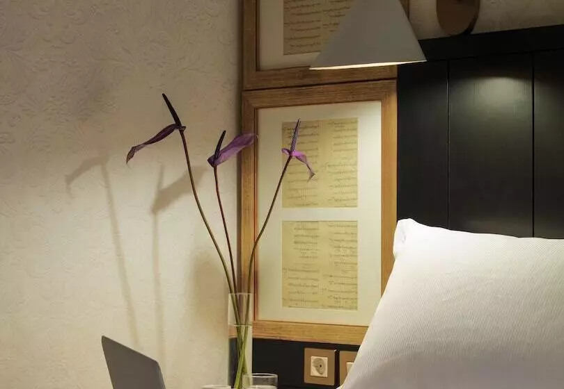 اتاق استاندارد یک نفره, Boutique Hotel H10 Catalunya Plaza