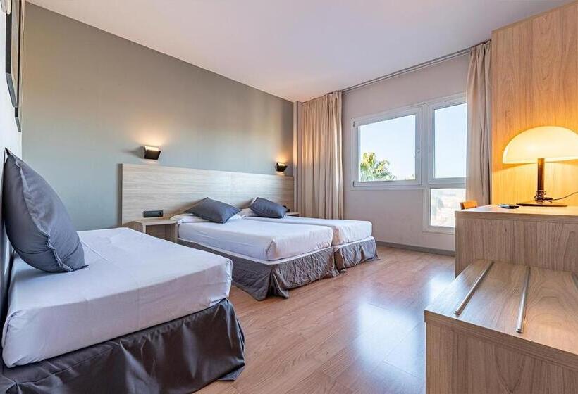 חדר סטנדרט לשלושה, Air Penedès