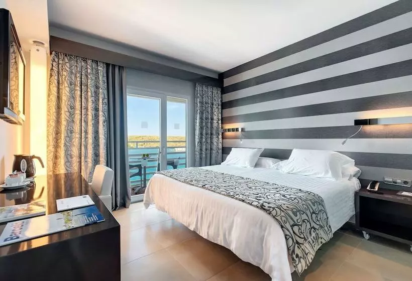 オーシャンビュースーペリアールーム, Barceló Hamilton Menorca Adults Only