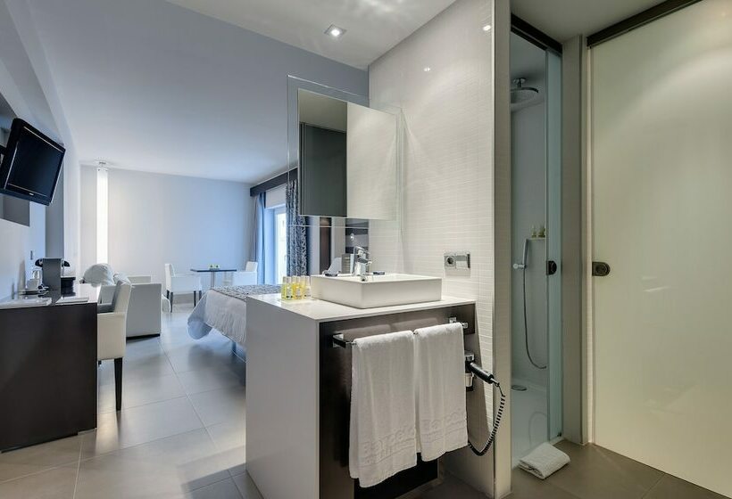سوییت جونیور, Barceló Hamilton Menorca Adults Only