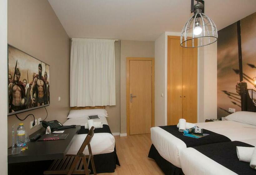 Economy Triple Room, Casual Del Cine Valencia