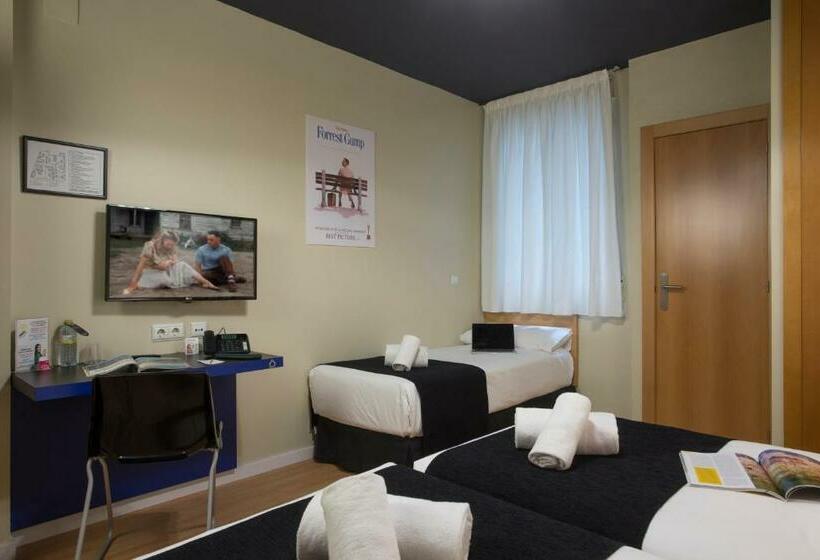 Economy Triple Room, Casual Del Cine Valencia