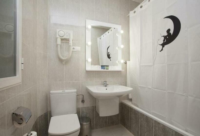 غرفة قياسية ثلاثية, Casual Del Cine Valencia