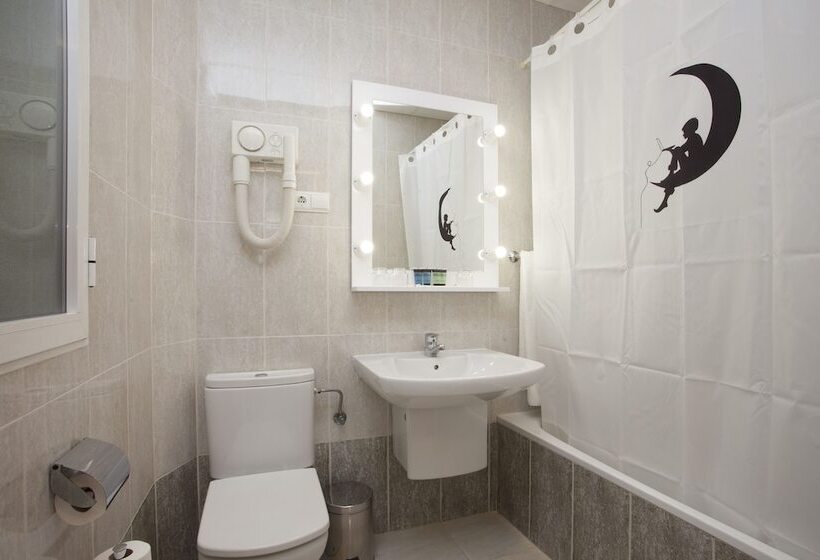 غرفة عائلية, Casual Del Cine Valencia