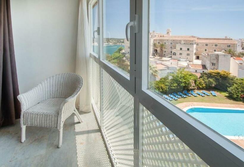 غرفة قياسية, Catalonia Mirador des Port