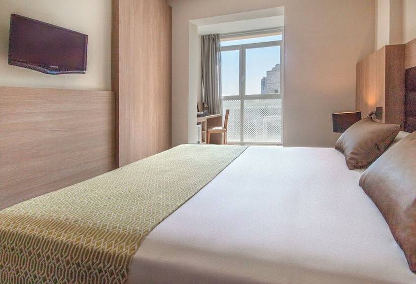 غرفة قياسية, Catalonia Mirador des Port