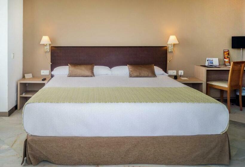 غرفة قياسية ثلاثية, Catalonia Mirador des Port