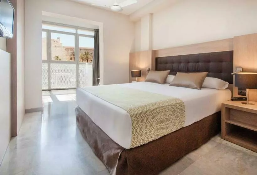 اتاق پریمیوم سه تخته, Catalonia Mirador des Port