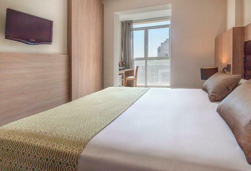 غرفة بريميوم ثلاثية, Catalonia Mirador des Port