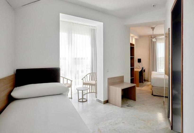 غرفة قياسية ثلاثية, Catalonia Mirador des Port