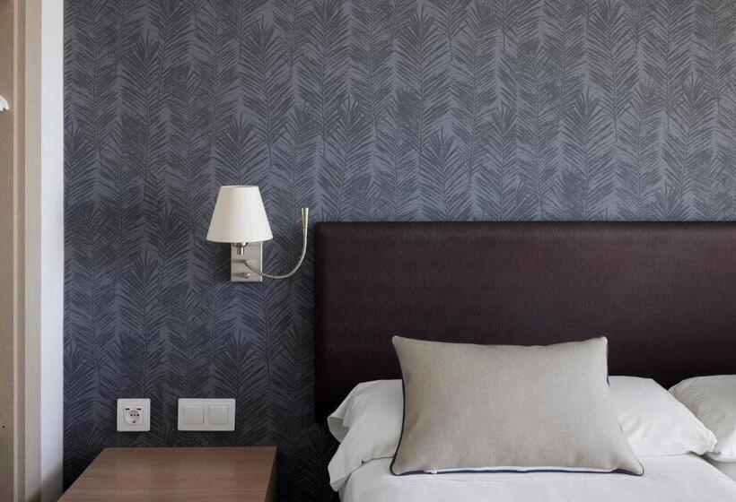 غرفة قياسية مزوَّدة بتراس, Catalonia Mirador des Port