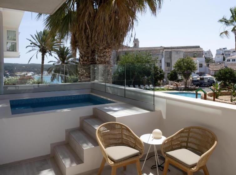 جناح مزود بحمام سباحة, Catalonia Mirador des Port