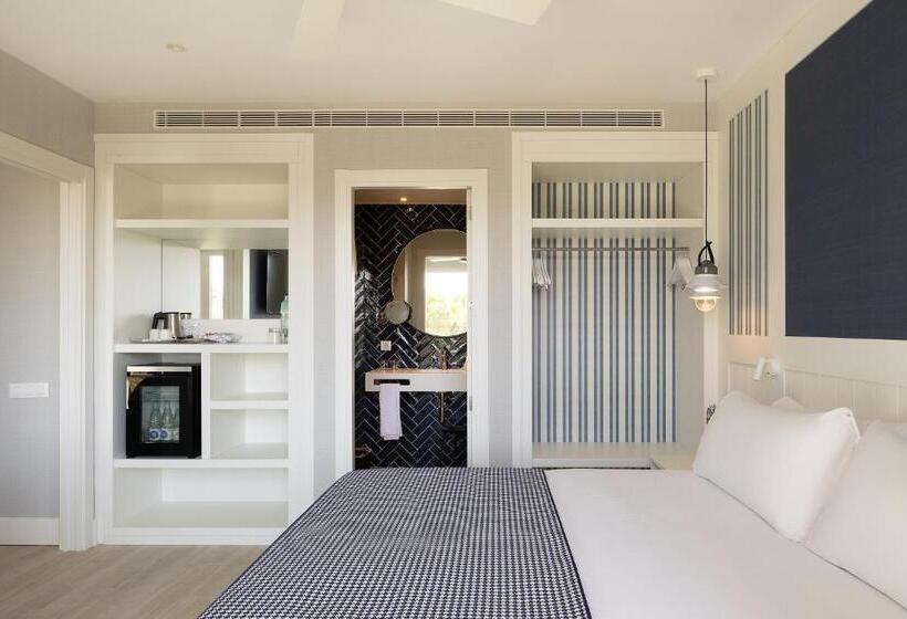 جناح مزود بحمام سباحة, Catalonia Mirador des Port