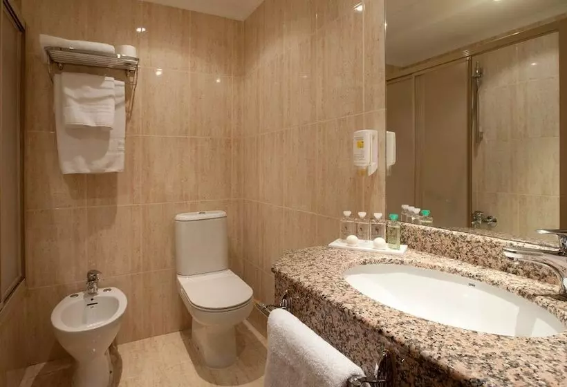 اتاق استاندارد سه نفره, Spirit Hotel Ciudad de Burgos