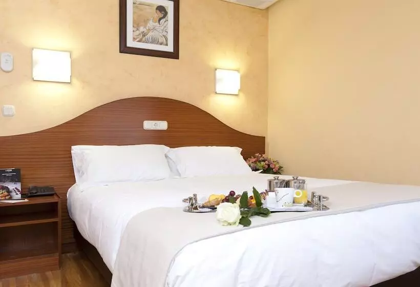 اتاق خانوادگی, Spirit Hotel Ciudad de Burgos