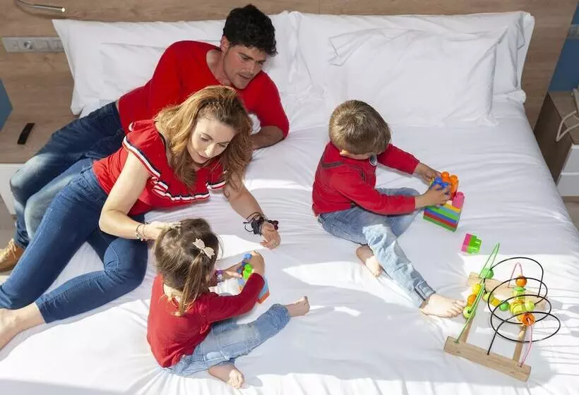 اتاق استاندارد چهار تخته, Spirit Hotel Ciudad de Burgos