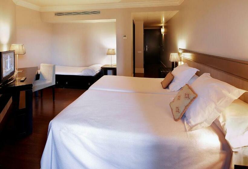 اتاق استاندارد سه نفره, Condado