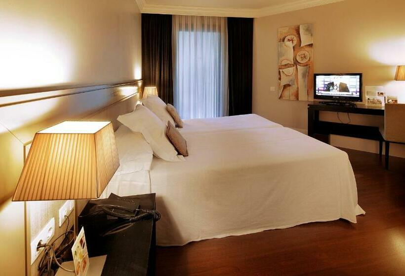 اتاق استاندارد سه نفره, Condado