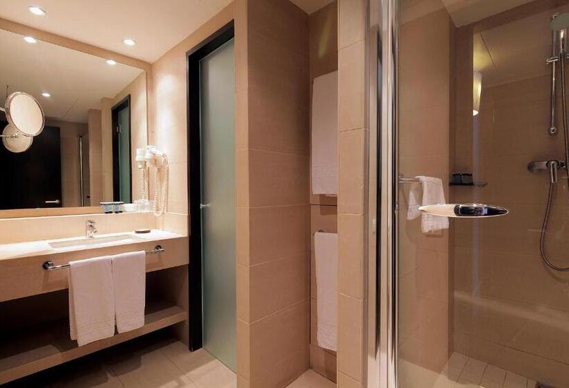 اتاق عادی, Condado