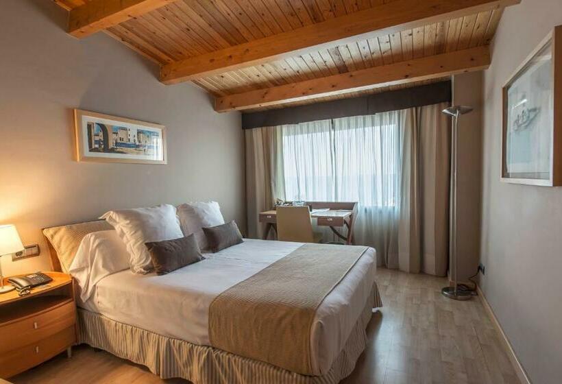 高级大房间, Estela Barcelona