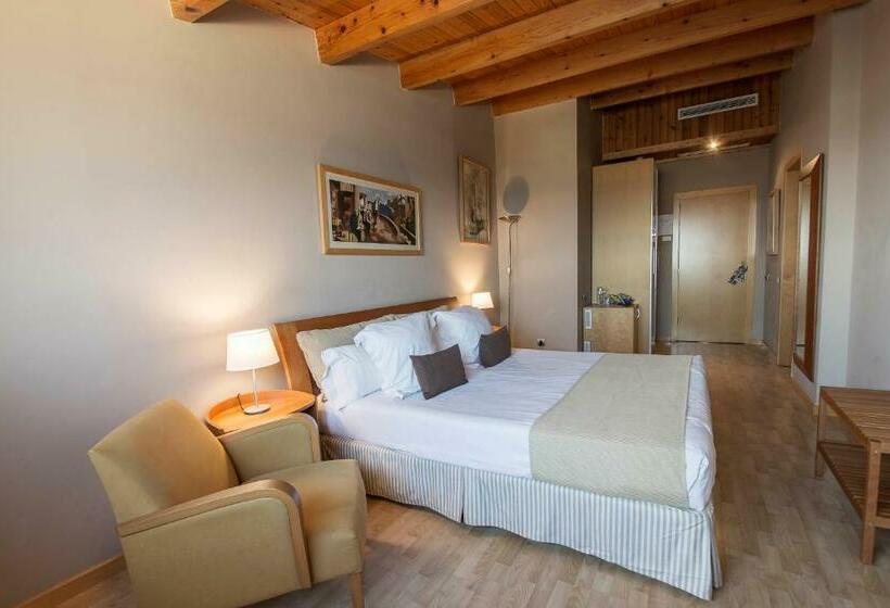 高级大房间, Estela Barcelona