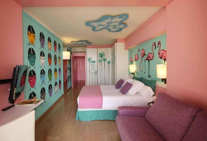 高级大房间, Estela Barcelona