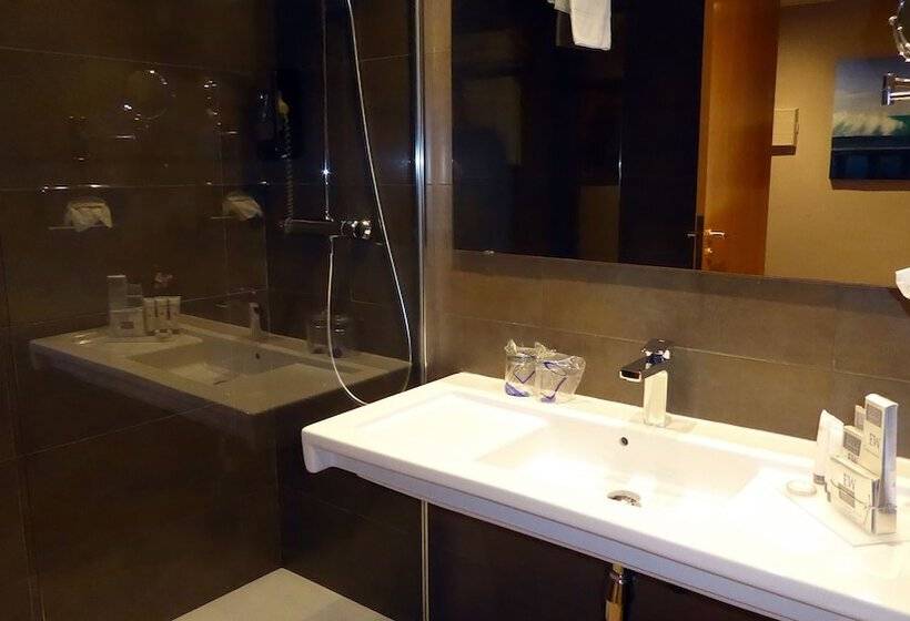 Cameră Deluxe cu Vedere la Mare cu Balcon, Estela Barcelona