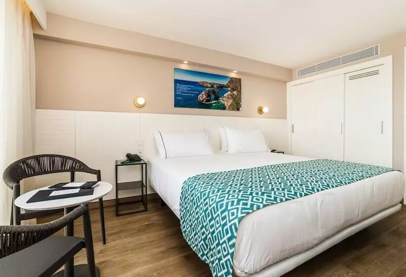 اتاق استاندارد سه تخته با بالکن, Eurostars Marivent