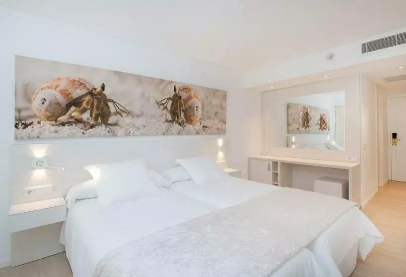 اتاق استاندارد با چشم‌انداز استخر, Iberostar Waves Cristina