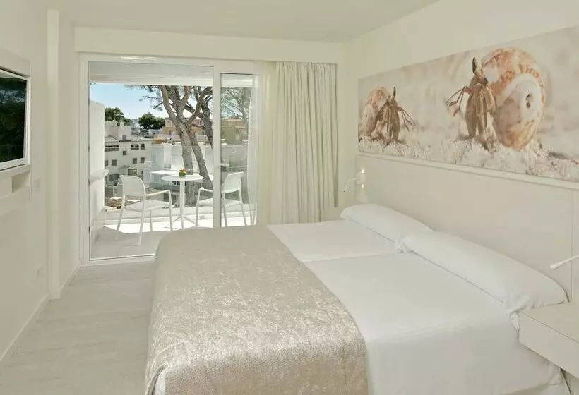 اتاق استاندارد با چشم‌انداز استخر, Iberostar Waves Cristina