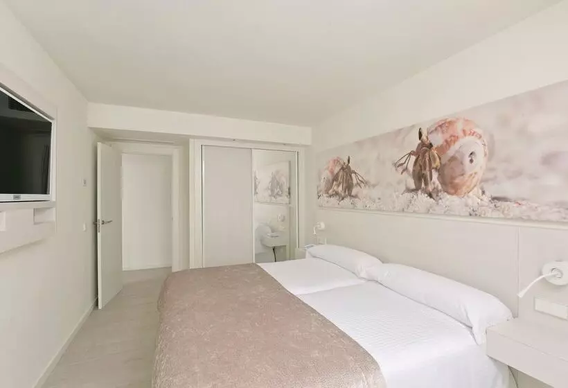اتاق خانوادگی با چشم‌انداز استخر, Iberostar Waves Cristina
