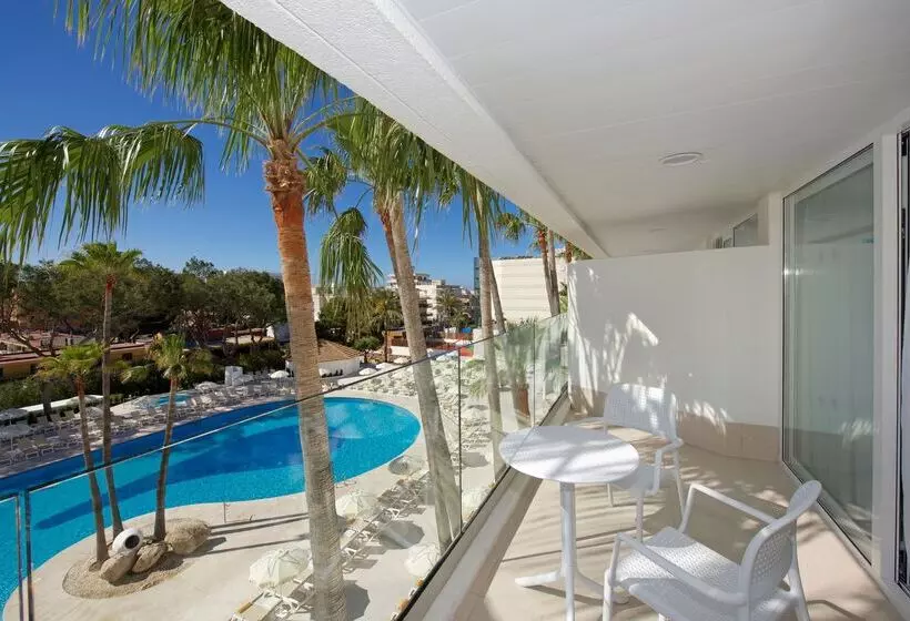 اتاق استاندارد با چشم‌انداز استخر, Iberostar Waves Cristina